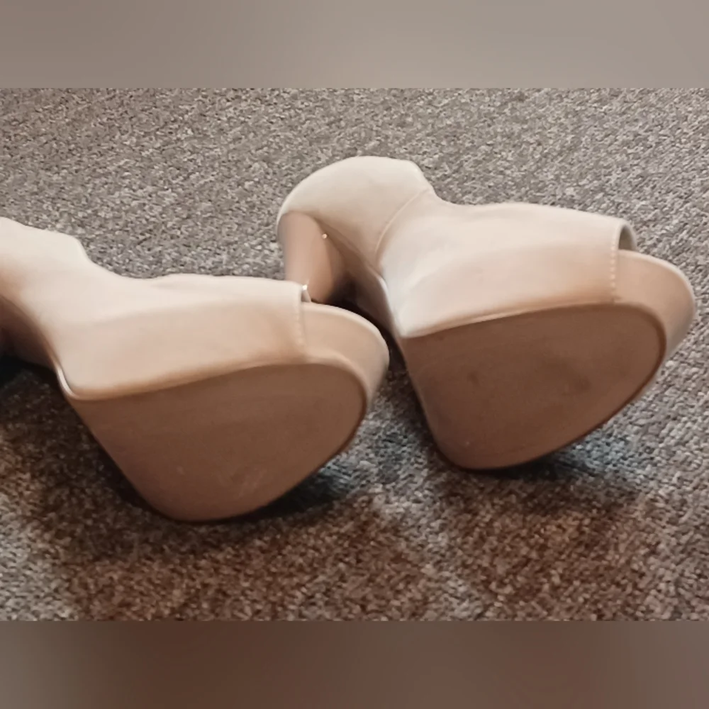 Shoes - Picture 3 of 3